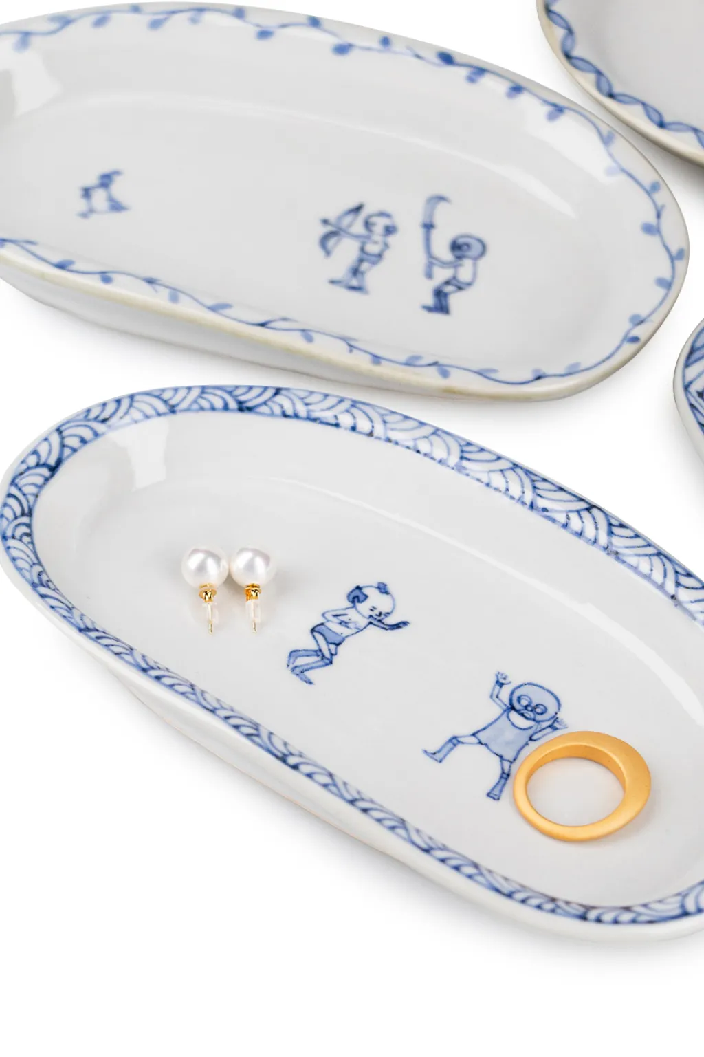 Online Motif Ceramic and Art Oval Small Plate - Apple Shooting