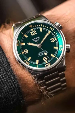 New KUOE Watch SOMBRERO 90-011 - 38mm - Green Linen Textured Dial - Flat-Link